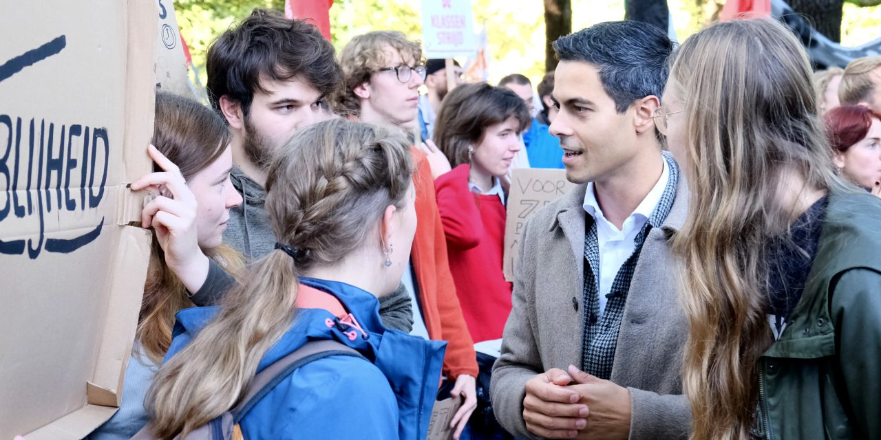 Protest tegen de langstudeerboete in Den Haag: ‘Als die er écht komt, vraag ik mij af of ik ooit nog kan studeren’