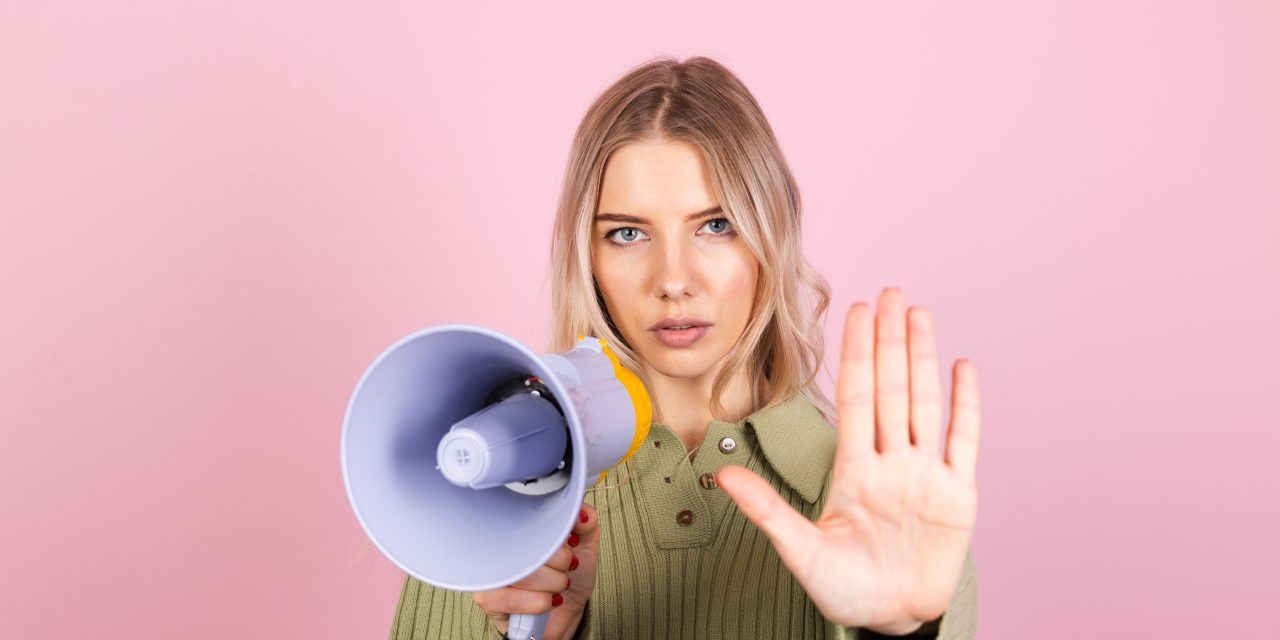 SvJ-studenten en Kiki de Bruijn kijken naar nieuws en nieuwsmijding in de zomer