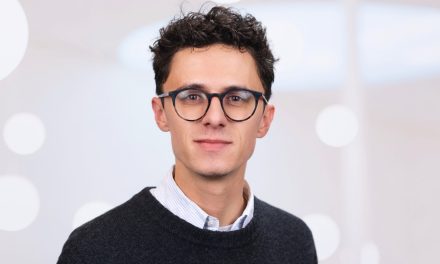 Hoge werkdruk verklaart het AI-gebruik in de journalistiek niet