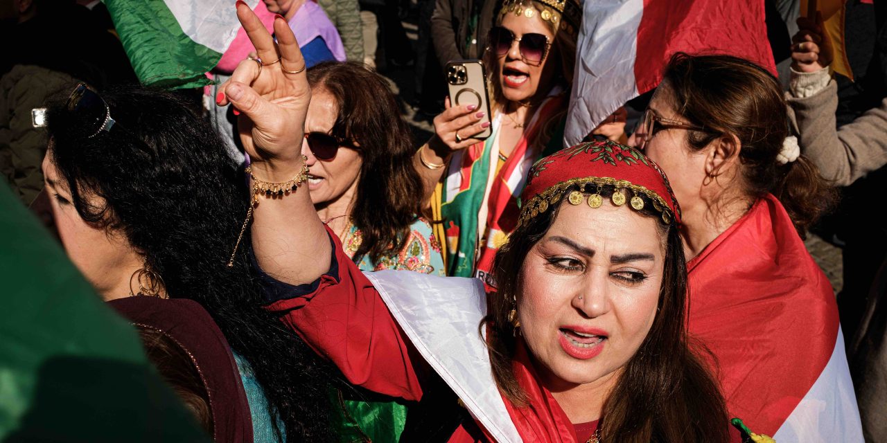 SvJLive over Iran en Jeugdjournaal presentator Bart Tuinman komt