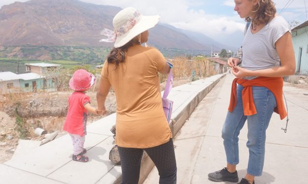 ‘Een grote sprong in het diepe’: SvJ-alumna Noah Moeys is correspondent in Peru