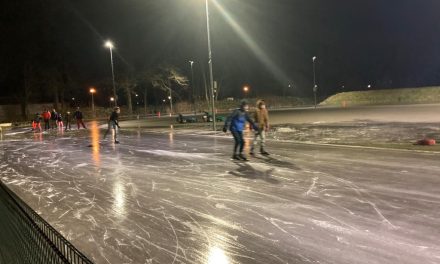 De schaatsbaan in Zeist geopend