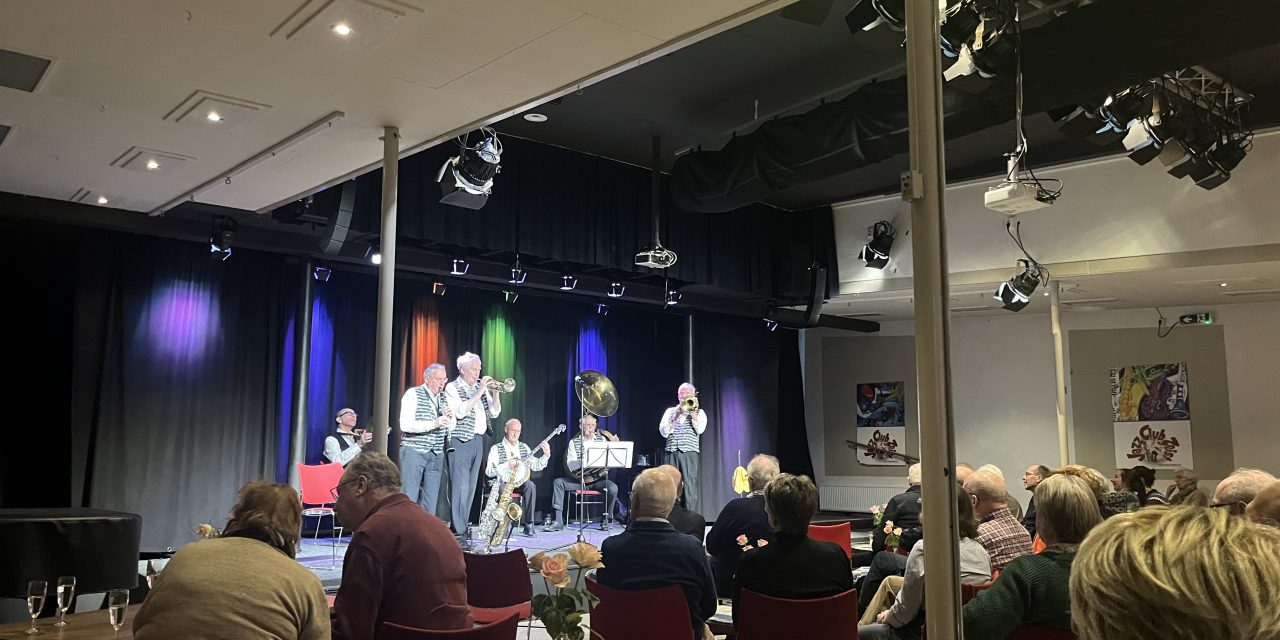 Funny House Jazzband Brengt Torentheater in Zeist in Vervoering met Swingende Optreden