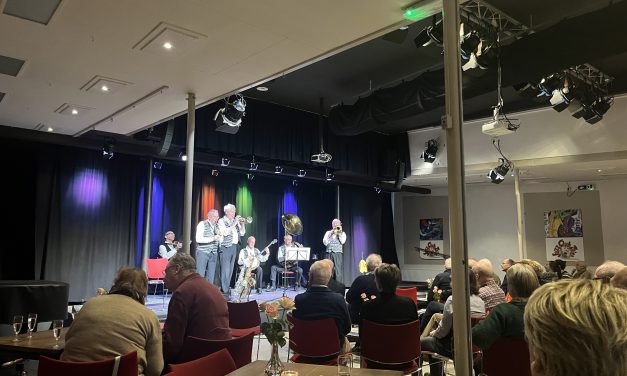 Funny House Jazzband Brengt Torentheater in Zeist in Vervoering met Swingende Optreden