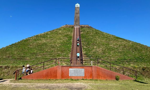 Wolven dreigen sluiting van de Pyramide van Austerlitz te veroorzaken