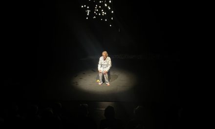 Boek Hersenschimmen tot leven gebracht in voorstelling door Theatergroep Demasqué