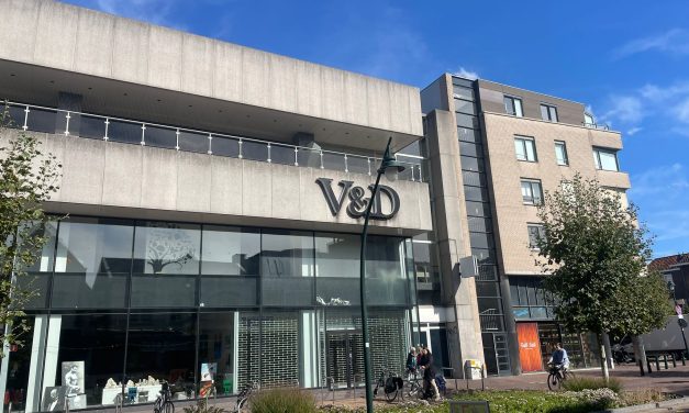 Senioren krijgen mogelijk voorrang op nieuwe huurwoningen in het voormalige V&D gebouw