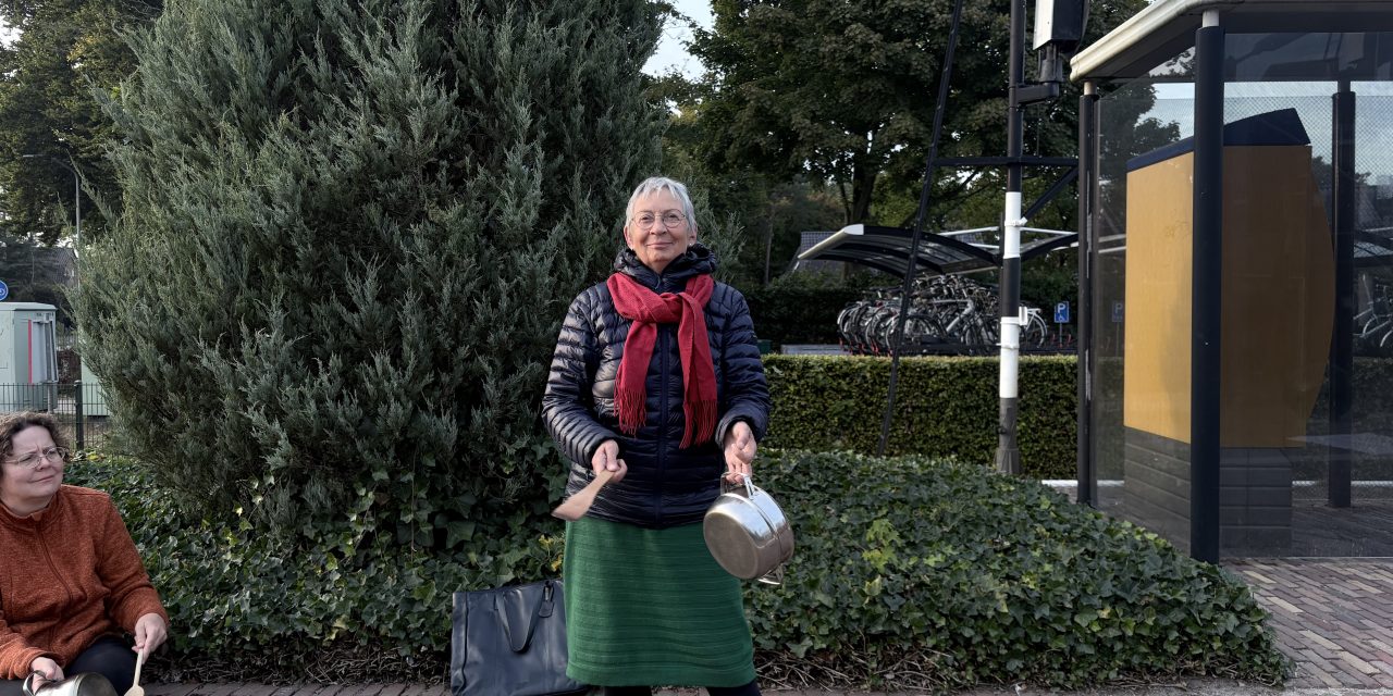 Met pannen slaan als protest voor de slachtoffers in Gaza 