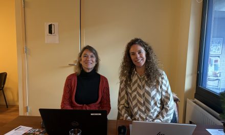 ING-medewerker helpt met online vragen tijdens Week van Digitale Inclusie