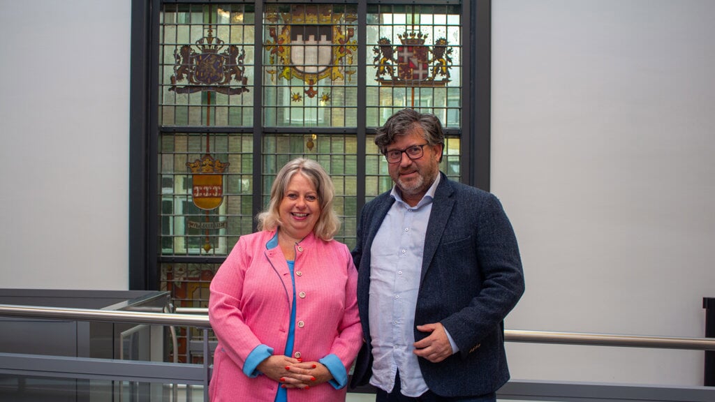 Zeist Lokaal flyert voor het behoud van de Klinker en de Markt