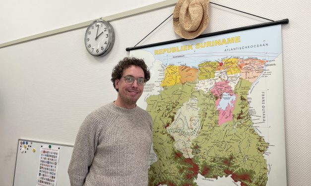 Zeistenaar Claas in boek ‘50 jaar onafhankelijkheid van Suriname’