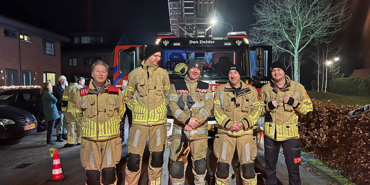 Warme chocolademelk en verhalen bij de brandweer in Den Dolder