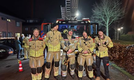 Warme chocolademelk en verhalen bij de brandweer in Den Dolder
