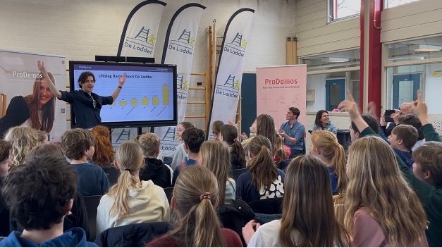 Uitslag landelijke Kinderverkiezingen bekendgemaakt op basisschool de Ladder in Maarn