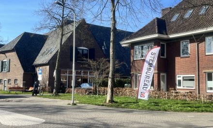 Stembureau tussen schilderijen en theaterlichten trekt nieuwe bezoekers naar De CultuurHoek