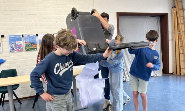 Leerlingen van basisschool De Ladder ontdekken democratie tijdens landelijke Kinderverkiezingen
