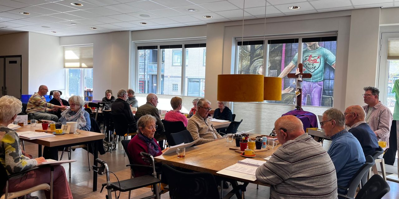 Tienjarig dementiekoor Eigenwijs in Zeist laat muziek als verbindende kracht horen