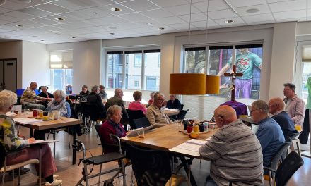 Tienjarig dementiekoor Eigenwijs in Zeist laat muziek als verbindende kracht horen