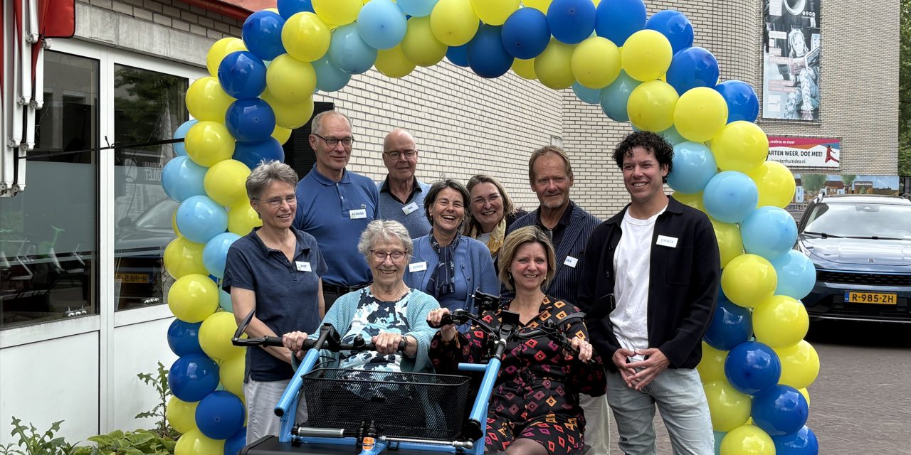Ouderen genieten van feestelijke start Fietsmaatjes Zeist: “Ik zou iedere dag wel willen fietsen”