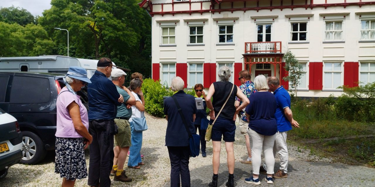 Historische wandeling laat deelnemers anders naar Zeist kijken