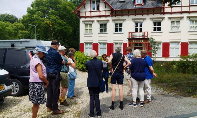 Historische wandeling laat deelnemers anders naar Zeist kijken